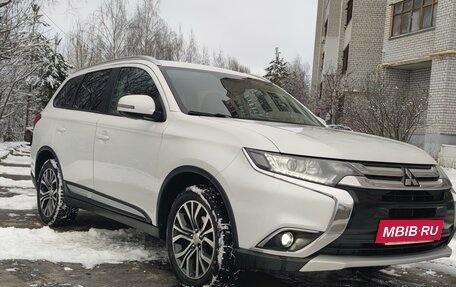 Mitsubishi Outlander III рестайлинг 3, 2015 год, 1 920 000 рублей, 3 фотография