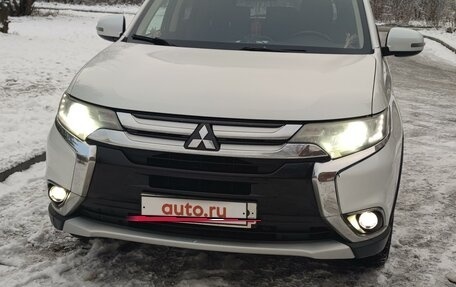 Mitsubishi Outlander III рестайлинг 3, 2015 год, 1 920 000 рублей, 4 фотография