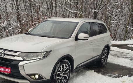 Mitsubishi Outlander III рестайлинг 3, 2015 год, 1 920 000 рублей, 8 фотография