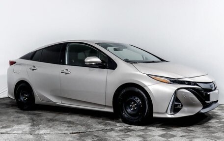 Toyota Prius IV XW50, 2019 год, 2 250 000 рублей, 11 фотография