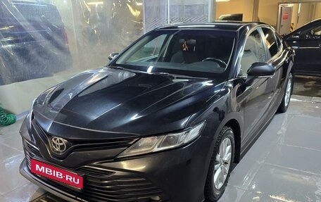 Toyota Camry, 2018 год, 2 100 000 рублей, 1 фотография