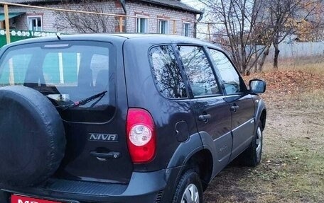 Chevrolet Niva I рестайлинг, 2012 год, 585 000 рублей, 3 фотография