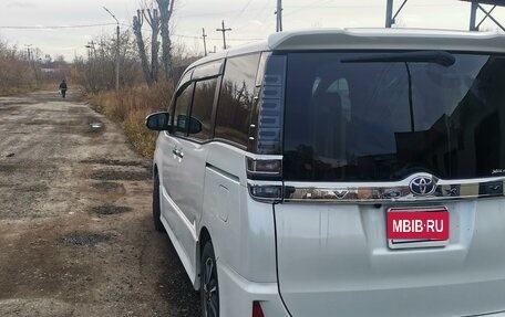 Toyota Voxy III, 2018 год, 2 600 000 рублей, 5 фотография