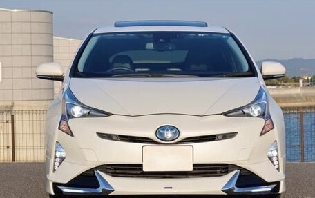 Toyota Prius IV XW50, 2018 год, 1 675 000 рублей, 2 фотография