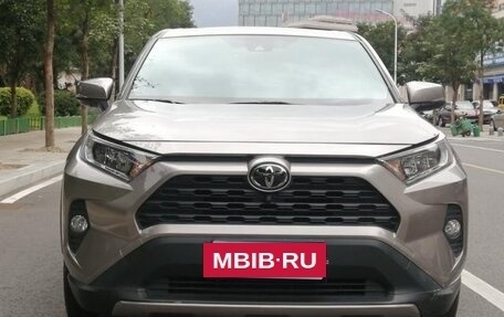 Toyota RAV4, 2021 год, 2 500 000 рублей, 2 фотография