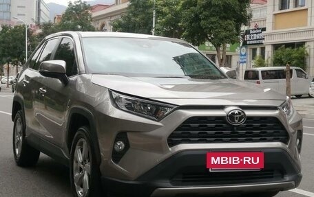 Toyota RAV4, 2021 год, 2 500 000 рублей, 3 фотография