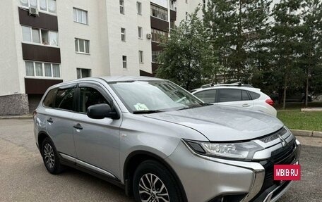 Mitsubishi Outlander III рестайлинг 3, 2020 год, 2 440 000 рублей, 3 фотография