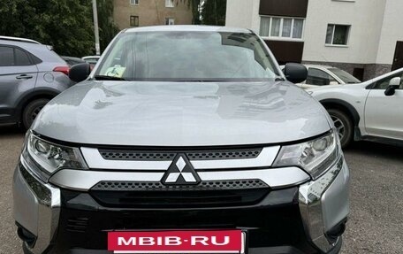 Mitsubishi Outlander III рестайлинг 3, 2020 год, 2 440 000 рублей, 7 фотография