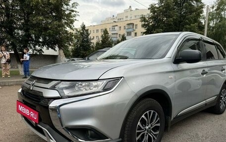 Mitsubishi Outlander III рестайлинг 3, 2020 год, 2 440 000 рублей, 6 фотография