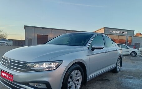 Volkswagen Passat B8 рестайлинг, 2019 год, 2 850 000 рублей, 1 фотография