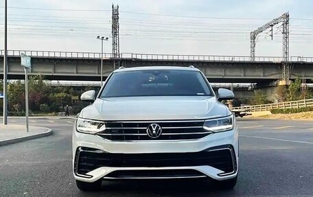 Volkswagen Tiguan II, 2021 год, 3 500 000 рублей, 2 фотография