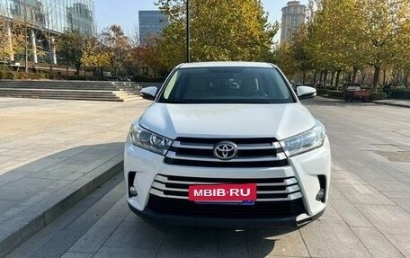 Toyota Highlander III, 2021 год, 3 290 000 рублей, 2 фотография