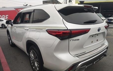 Toyota Highlander, 2021 год, 4 700 000 рублей, 6 фотография