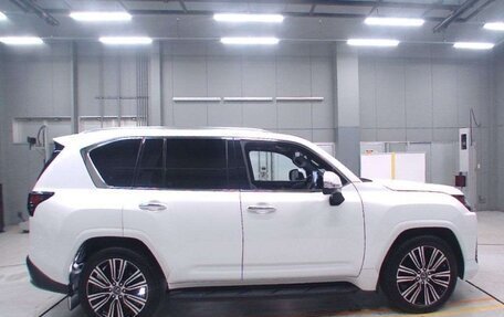 Lexus LX, 2022 год, 15 337 000 рублей, 4 фотография