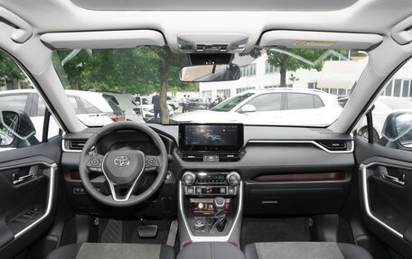 Toyota RAV4, 2024 год, 4 290 000 рублей, 8 фотография