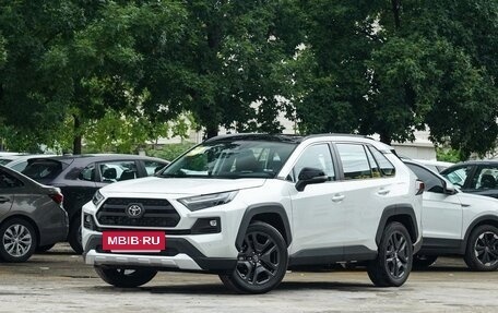 Toyota RAV4, 2024 год, 4 290 000 рублей, 3 фотография