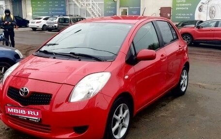 Toyota Yaris III рестайлинг, 2007 год, 545 000 рублей, 2 фотография