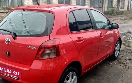 Toyota Yaris III рестайлинг, 2007 год, 545 000 рублей, 3 фотография