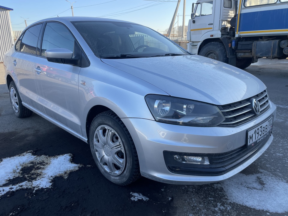 Volkswagen Polo V рестайлинг, 2017 год, 900 000 рублей, 1 фотография