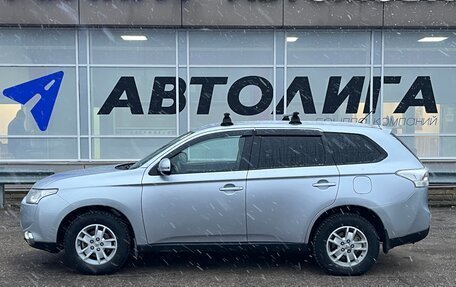 Mitsubishi Outlander III рестайлинг 3, 2012 год, 1 385 000 рублей, 4 фотография