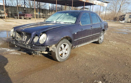 Mercedes-Benz E-Класс, 1996 год, 155 000 рублей, 1 фотография