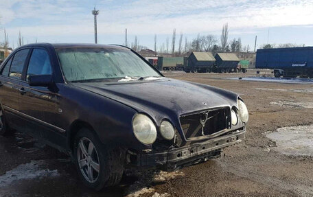 Mercedes-Benz E-Класс, 1996 год, 155 000 рублей, 2 фотография