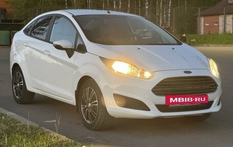 Ford Fiesta, 2015 год, 990 000 рублей, 2 фотография