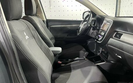 Mitsubishi Outlander III рестайлинг 3, 2017 год, 1 820 000 рублей, 12 фотография