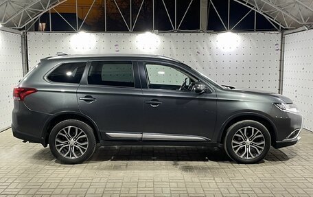 Mitsubishi Outlander III рестайлинг 3, 2017 год, 1 820 000 рублей, 9 фотография