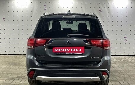 Mitsubishi Outlander III рестайлинг 3, 2017 год, 1 820 000 рублей, 6 фотография