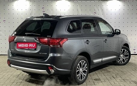 Mitsubishi Outlander III рестайлинг 3, 2017 год, 1 820 000 рублей, 4 фотография