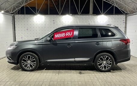 Mitsubishi Outlander III рестайлинг 3, 2017 год, 1 820 000 рублей, 10 фотография