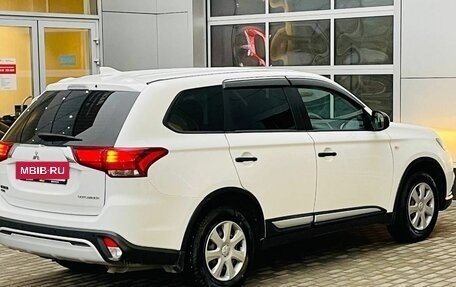 Mitsubishi Outlander III рестайлинг 3, 2019 год, 2 230 000 рублей, 5 фотография