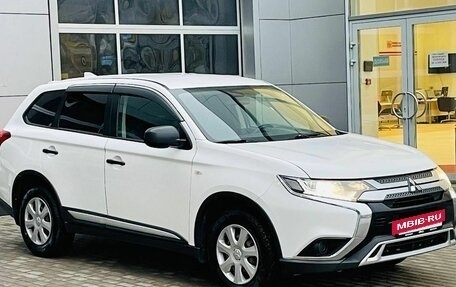 Mitsubishi Outlander III рестайлинг 3, 2019 год, 2 230 000 рублей, 3 фотография