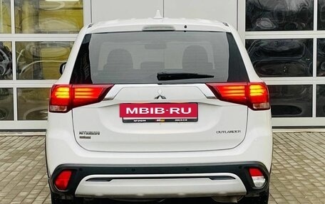 Mitsubishi Outlander III рестайлинг 3, 2019 год, 2 230 000 рублей, 6 фотография