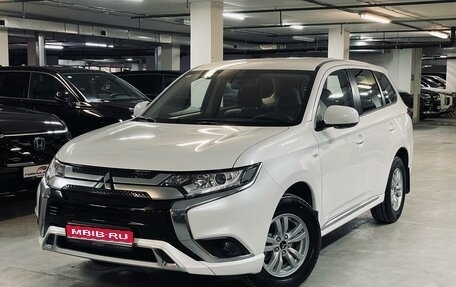 Mitsubishi Outlander III рестайлинг 3, 2022 год, 2 895 000 рублей, 1 фотография