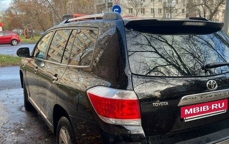 Toyota Highlander III, 2011 год, 1 950 000 рублей, 6 фотография