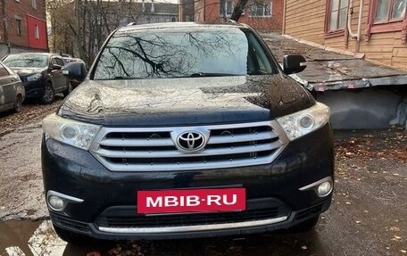 Toyota Highlander III, 2011 год, 1 950 000 рублей, 3 фотография