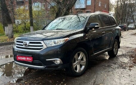 Toyota Highlander III, 2011 год, 1 950 000 рублей, 2 фотография