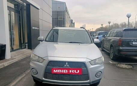 Mitsubishi Outlander III рестайлинг 3, 2011 год, 999 000 рублей, 2 фотография