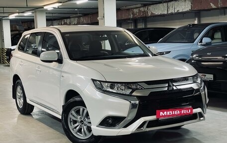 Mitsubishi Outlander III рестайлинг 3, 2022 год, 2 895 000 рублей, 3 фотография