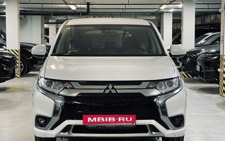 Mitsubishi Outlander III рестайлинг 3, 2022 год, 2 895 000 рублей, 2 фотография