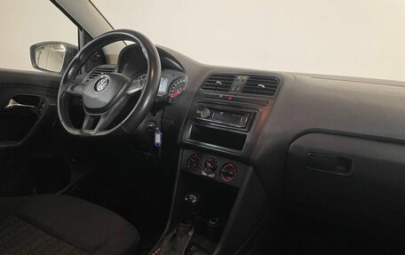 Volkswagen Polo VI (EU Market), 2016 год, 625 000 рублей, 15 фотография