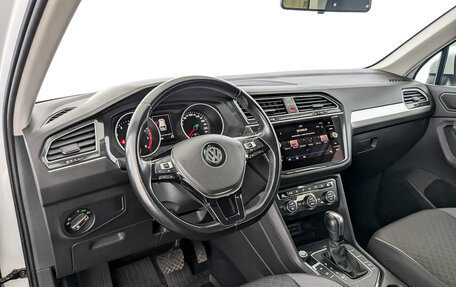 Volkswagen Tiguan II, 2020 год, 2 295 000 рублей, 16 фотография