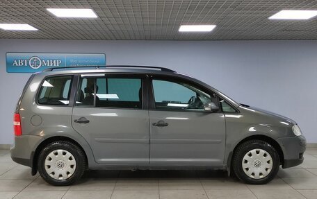 Volkswagen Touran III, 2005 год, 593 000 рублей, 4 фотография