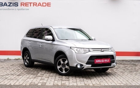 Mitsubishi Outlander III рестайлинг 3, 2014 год, 1 375 000 рублей, 3 фотография