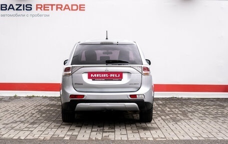 Mitsubishi Outlander III рестайлинг 3, 2014 год, 1 375 000 рублей, 6 фотография