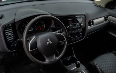 Mitsubishi Outlander III рестайлинг 3, 2014 год, 1 375 000 рублей, 14 фотография