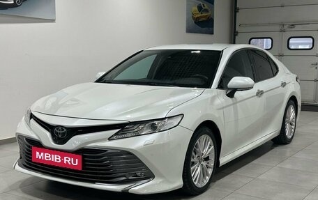 Toyota Camry, 2018 год, 3 449 900 рублей, 2 фотография