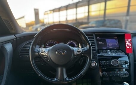 Infiniti QX70, 2014 год, 2 650 000 рублей, 16 фотография